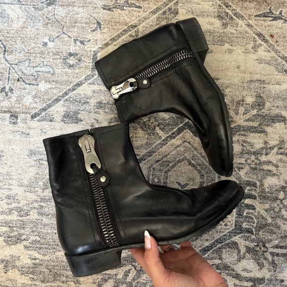 Stuart Weitzman Shoes - Stuart Weitzman Winzipper Black Nappa Leather Side-Zip Ankle Boots 8.5